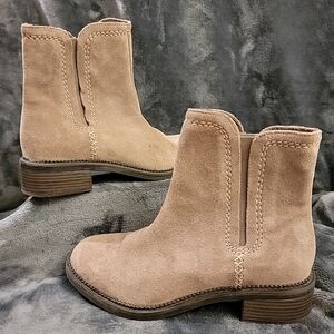 Women's Clarks Suede Maye Zip Boot Pebble Tan Size US Womens 6.5
